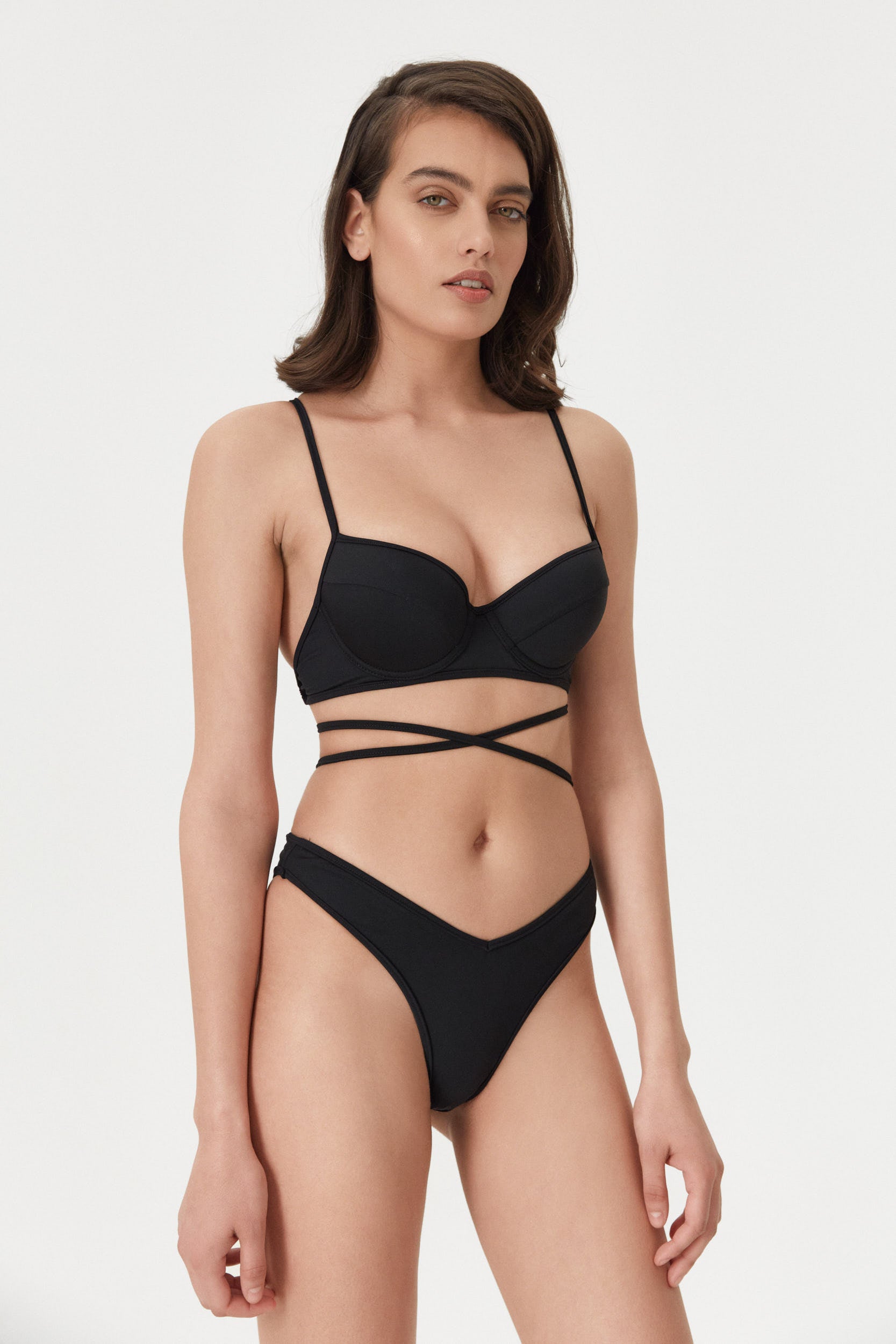 Slip de baie One-Tone cu talie în V Negru