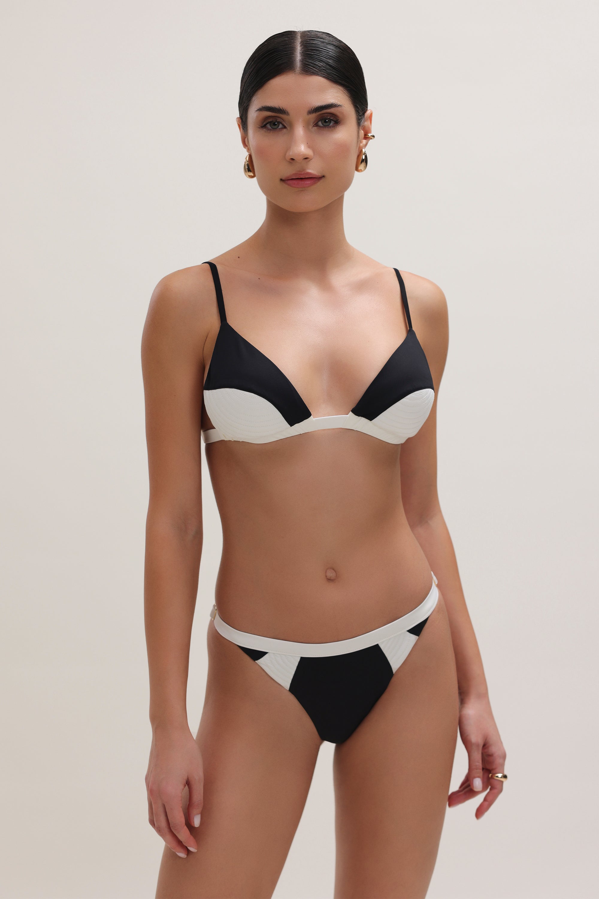 Nyra Triangle Top Black